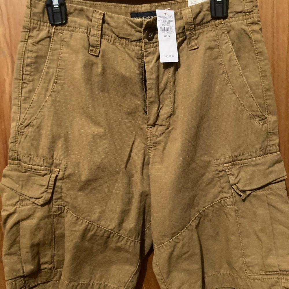 New! American Eagle Cargo Shorts never worn w/tags
